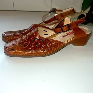 Pikolinos Leather sandal pump